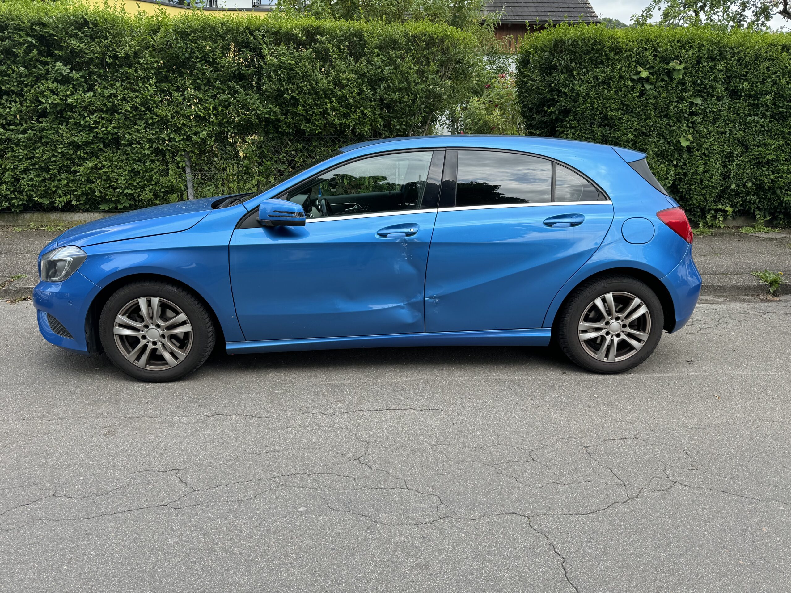 Mercedes-Benz A180 Gutachten Unfall Seitlicher Zusammenstoß