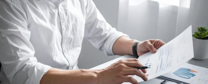 Wie lange hat man nach einem Unfall Zeit für ein Gutachten? Alle Infos zu Fristen, Ablauf und Tipps zur mit Versicherung.