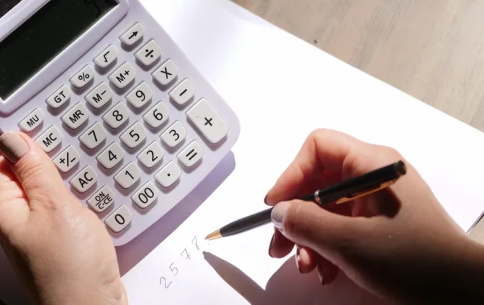 Aufbau eines Kostenvoranschlags – So erstellt man ihn richtig Erfahren Sie, wie man einen Kostenvoranschlag richtig aufbaut. Alle Pflichtangaben und Tipps für Werkstätten, Gutachter und Versicherungen.