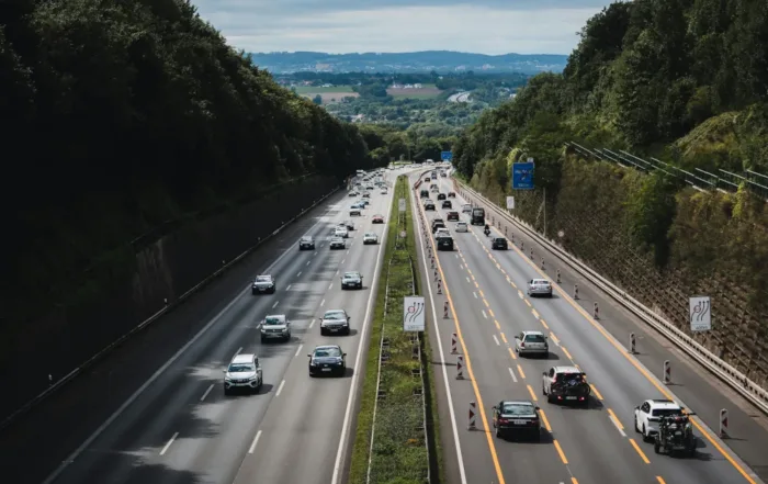 Massenkarambolage auf der Autobahn – Rechte, Pflichten, Hilfe Was passiert bei einer Massenkarambolage? Alles Wichtige zu Ursachen, Verhalten am Unfallort, Versicherungsfragen und unabhängiger Gutachterhilfe.
