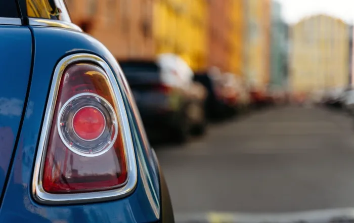 Wiederbeschaffungswert Auto – Erklärung, Beispiele & Tipps vom Gutachter Was bedeutet der Wiederbeschaffungswert beim Auto? Erfahren Sie, wie er berechnet wird, warum er nach einem Unfall entscheidend ist und wie ein Gutachten hilft.