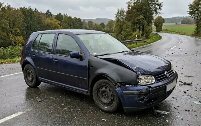 Wirtschaftlicher Totalschaden dann wieder Unfall – Was gilt? Wirtschaftlicher Totalschaden, dann wieder Unfall: Wir erklären Vorschäden, Entschädigung und was beim zweiten Unfall wichtig ist.